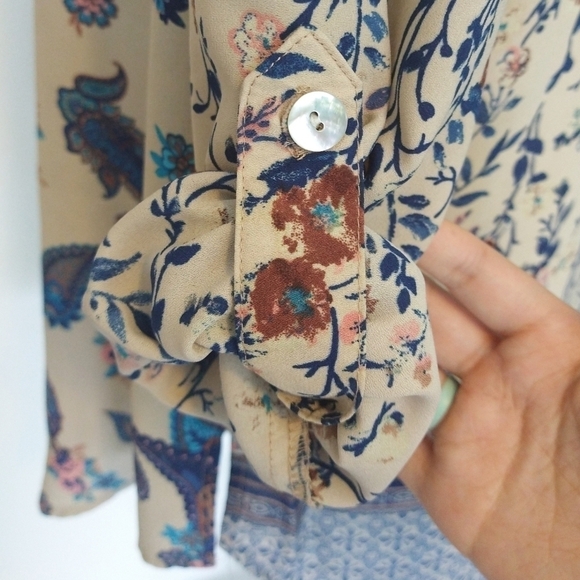 Fig & Flower Tan Blue Boho Floral Paisley Button-Up Blouse Roll Tab Sleeve - Picture 5 of 8